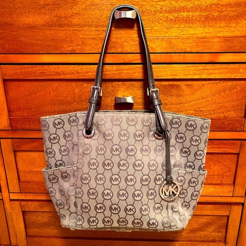 MK Jet Set Signature Logo Shoulder Tote